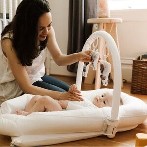 ISO DOCKATOT TOY ARCH MOBILE PLAYBAR COMPATIBLE OR SIMILAR contrast ❣️🎉🙏